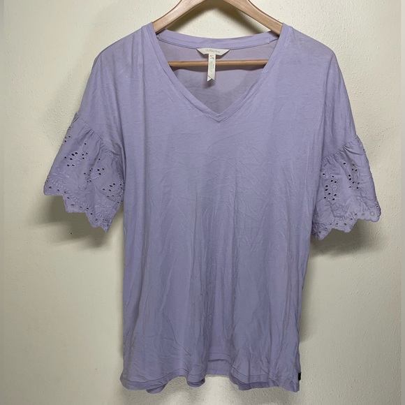 💥Final Price💥 MATILDA JANE Lavender Top with Eyelet Lace Ruffle Sleeve L - Picture 1 of 5